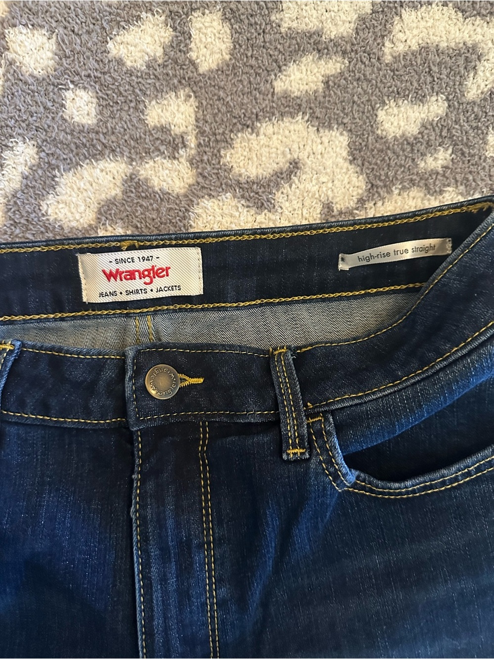 Wrangler High Rise True Straight Fit Jean Berry Dark NWOT Size 10 - Picture 7 of 8